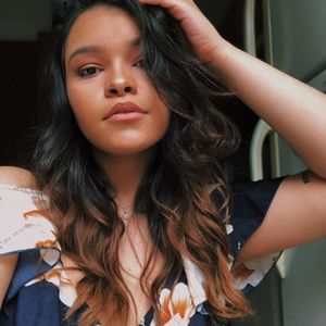 Meet your Posher, Clemencia